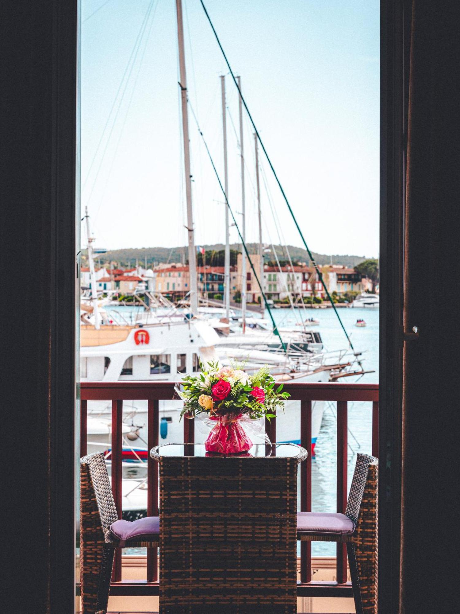 Le Suffren Hotel Grimaud Exterior photo